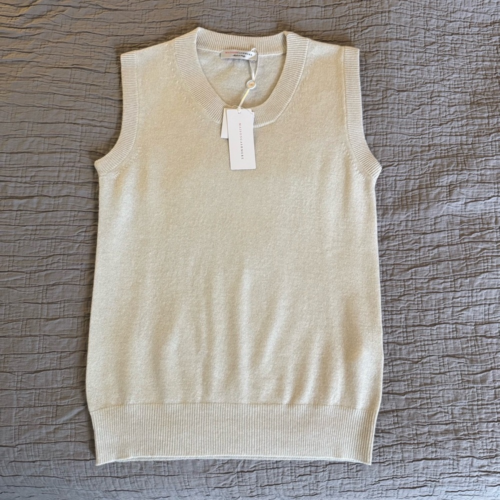 100% Cashmere Sleeveless Knit Shell in Off-White, NWT, size M